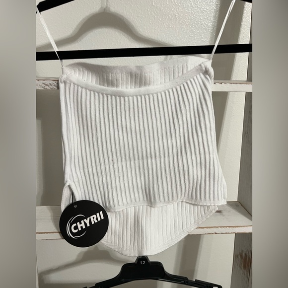 White two piece set. Size small. - Picture 2 of 3